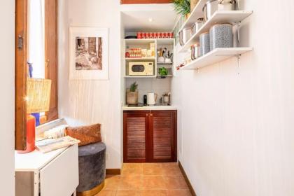 4 Townhouse by the Spanish Steps - image 5