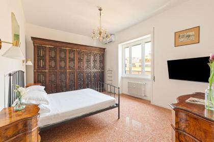 Bright and Spacious Family Apartment in Parioli - image 18