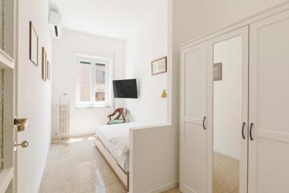 Bright and Spacious Family Apartment in Parioli - image 20