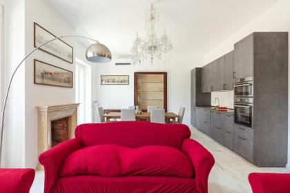 Bright and Spacious Family Apartment in Parioli - image 5