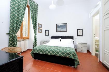 Trastevere Charming Retreat on Cobblestone Street - image 10