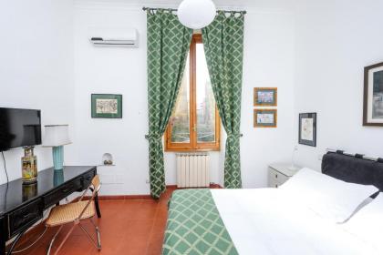 Trastevere Charming Retreat on Cobblestone Street - image 16