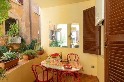 iFlat Red Roman Apartament - image 12