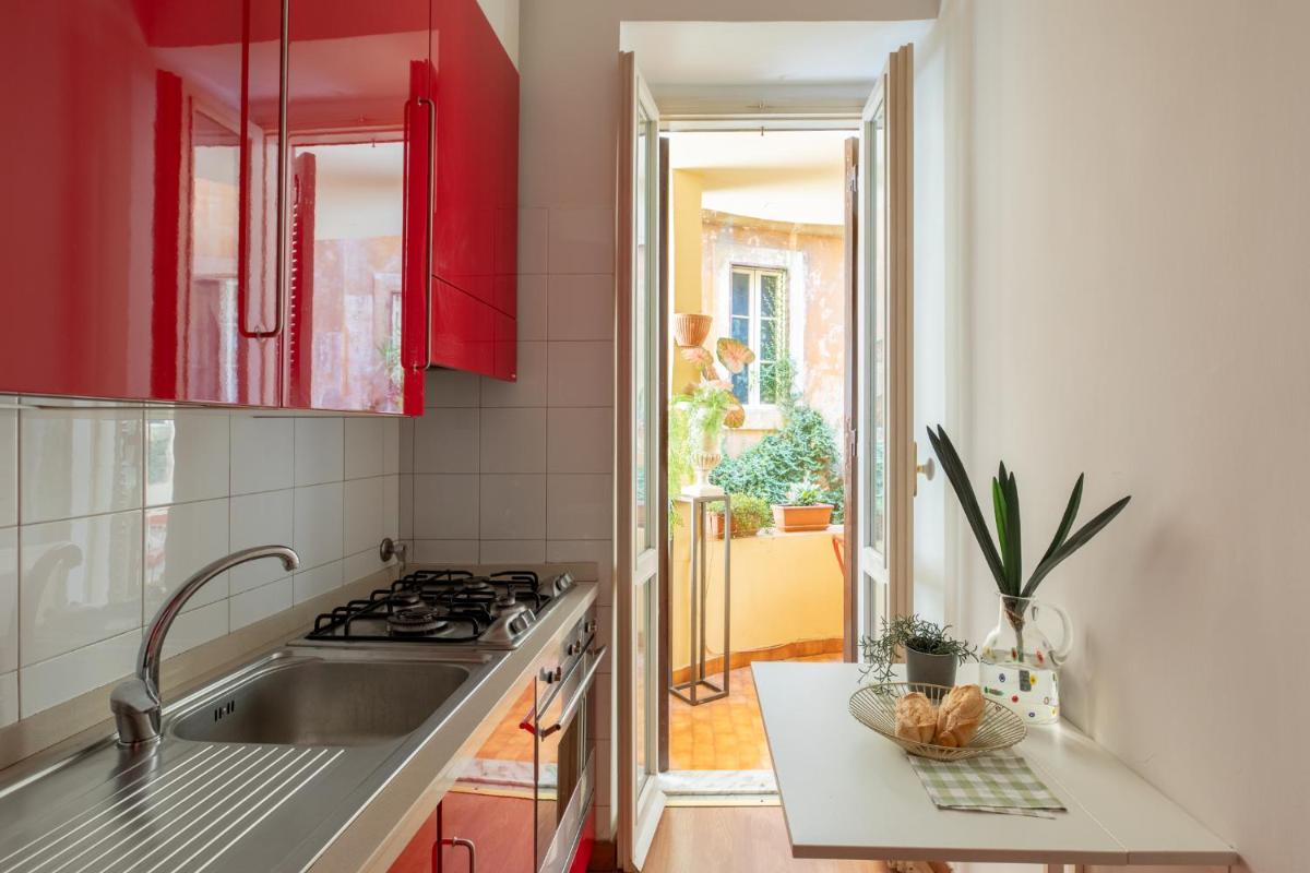 iFlat Red Roman Apartament - image 3