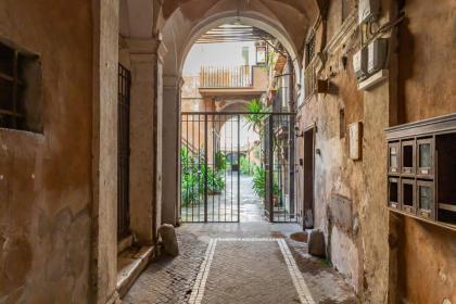 Al cortile del Moro - image 19