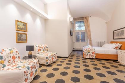 3-BDR Apartment Prati Urban Charm - image 10