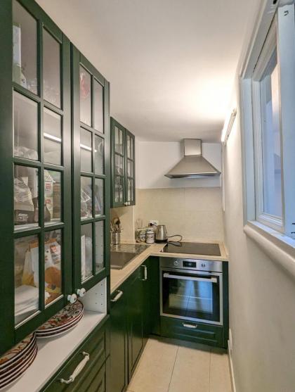 Spanish Steps Enchanting Apartment - image 18