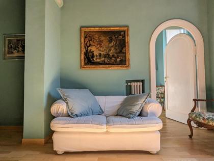 Spanish Steps Enchanting Apartment - image 20