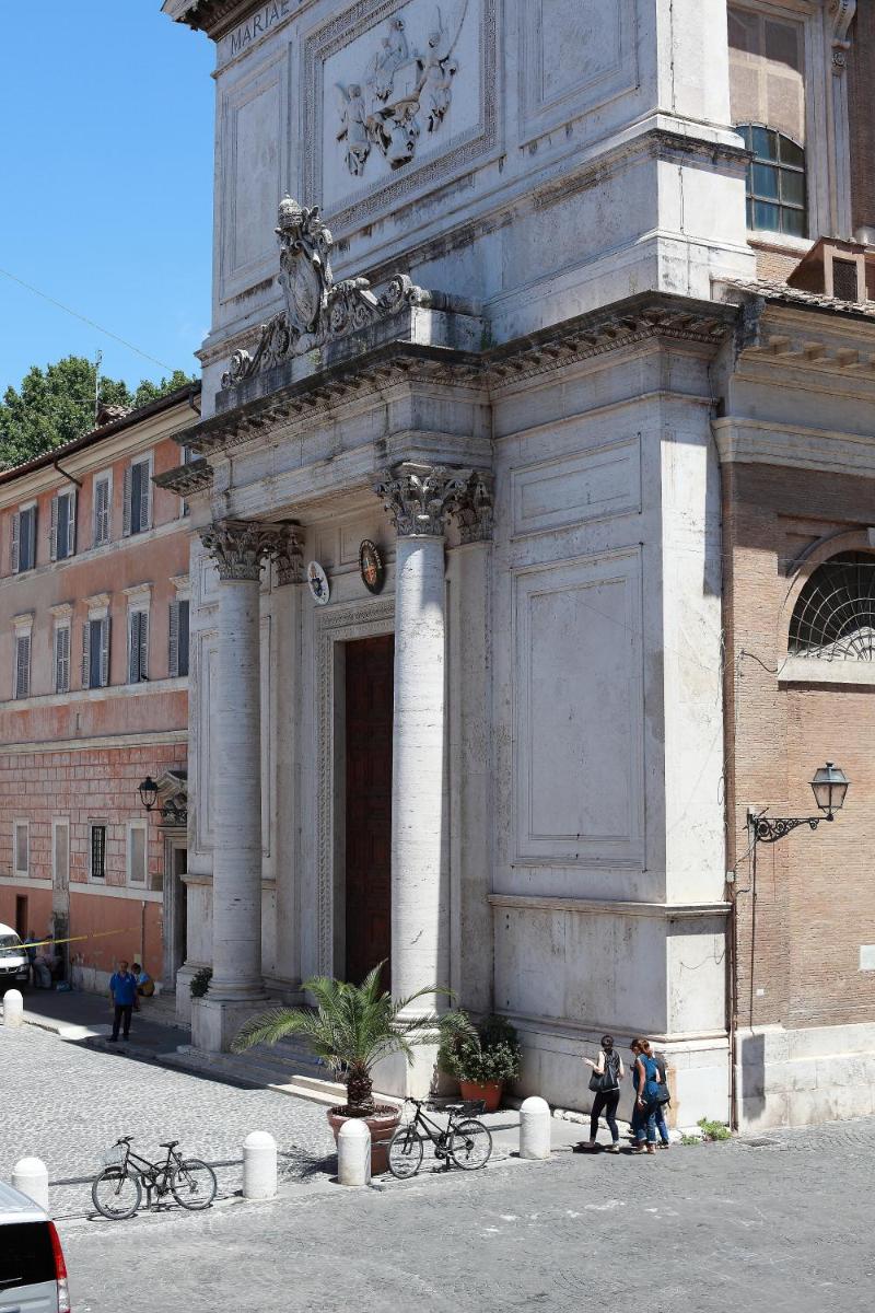 Guesthouse Coronari Courtyard - image 3