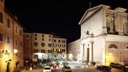 Guesthouse Coronari Courtyard - image 4