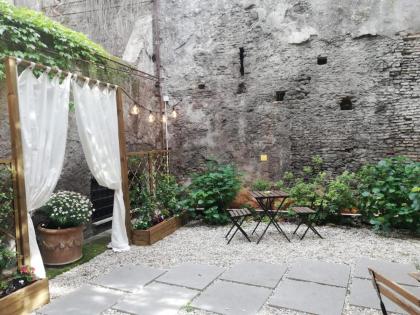 Guesthouse Coronari Courtyard - image 7