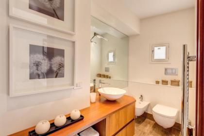 Trevi Chic Apartment - image 12