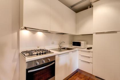 Trevi Chic Apartment - image 13