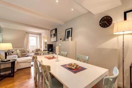 Trevi Chic Apartment - image 14