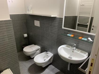 Tiburtina Suites Roma - image 16