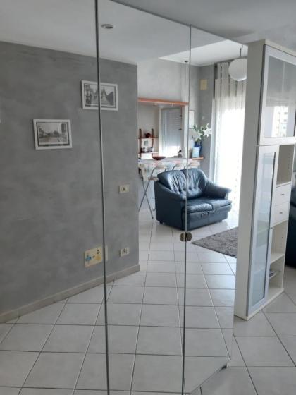 Lory flat near Ostia skatepark Fiumicino airport - image 13