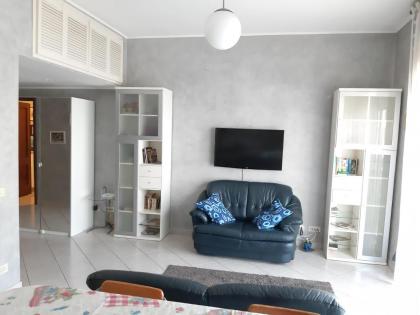 Lory flat near Ostia skatepark Fiumicino airport - image 14