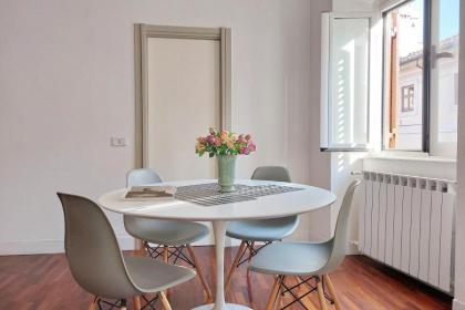 Cozy Navona Flat - image 5