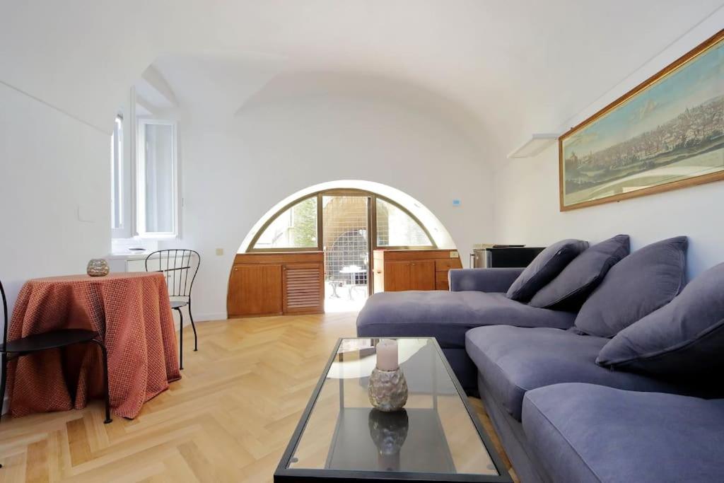 Pantheon Apartment with private terrace - image 7