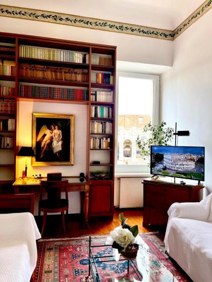 Colosseum Luxury Apartment - image 20