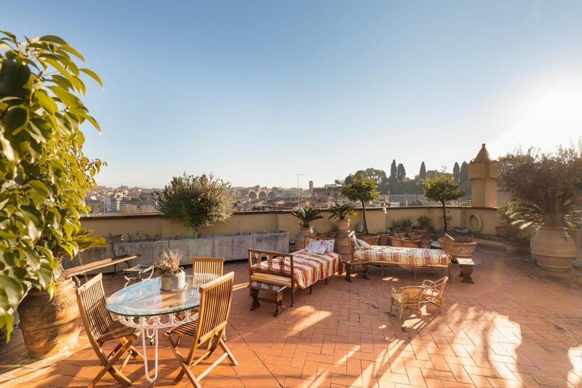 Roman Forum Stunning Terrace Penthouse - image 2