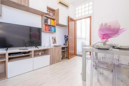 HT SUNNY1 bedroom Apartment by the Vatican - image 20