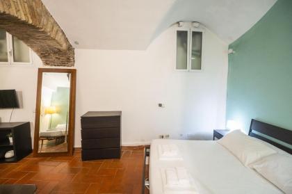 Campo de Fiori Grotto Apartment - image 3