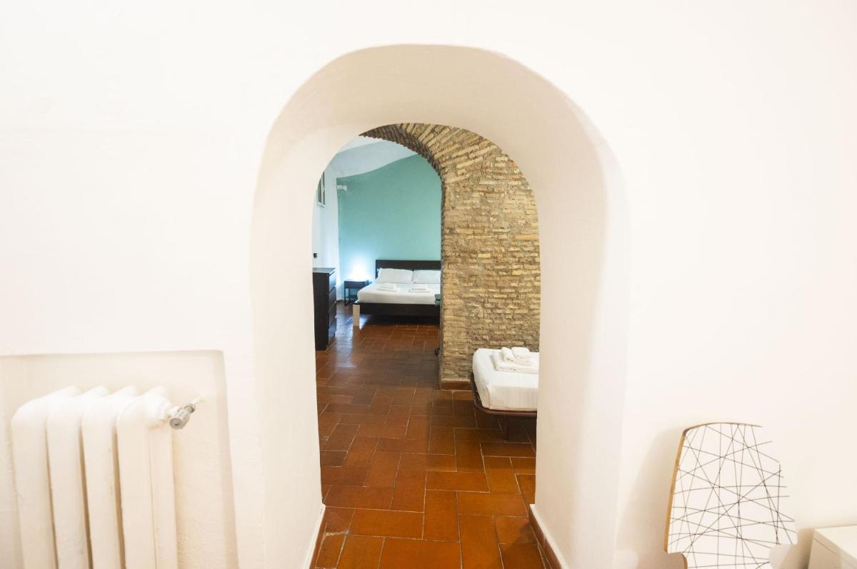 Campo de Fiori Grotto Apartment - image 7