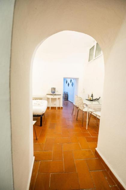 Campo de Fiori Grotto Apartment - image 8