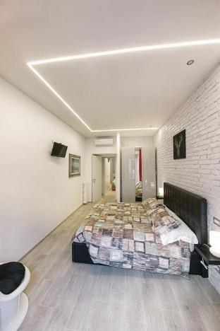 Cozy Flat near Colosseum - image 2