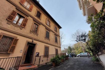 Homs Apartment In Rome - image 19