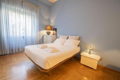 Trastevere 2 BR Cozy Apartment - image 11