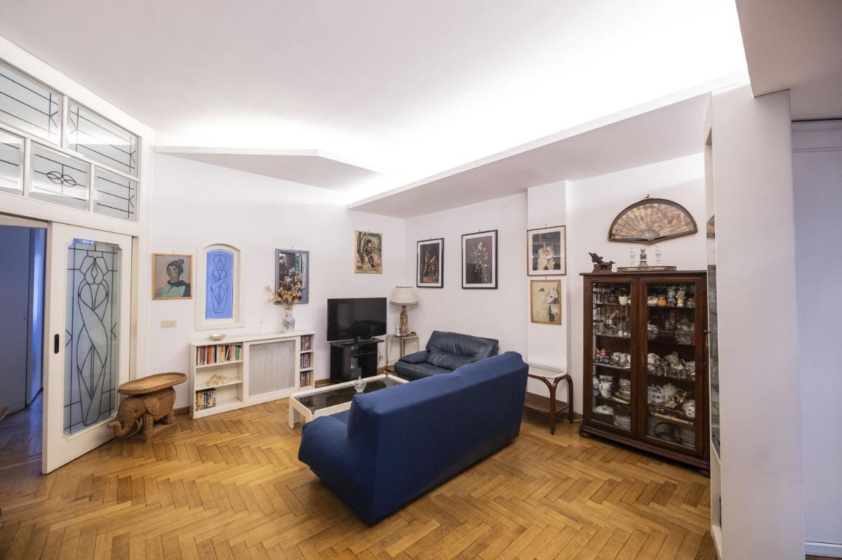 Trastevere 2 BR Cozy Apartment - image 2