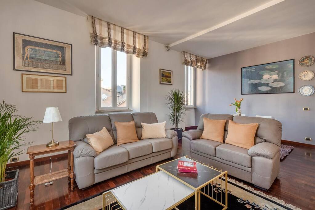 Stunning Center Rome Apartment - main image