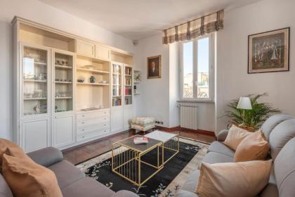 Stunning Center Rome Apartment - image 12