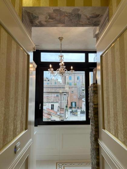 Piazza Venezia Luxury Suite - image 10