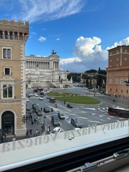 Piazza Venezia Luxury Suite - image 11