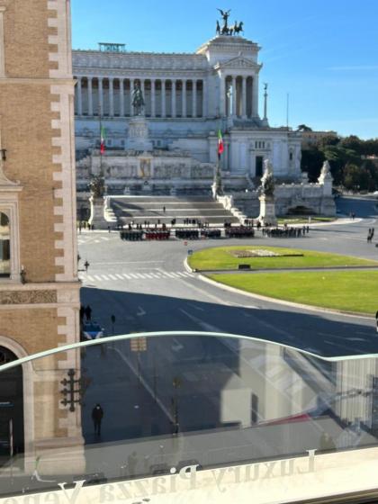 Piazza Venezia Luxury Suite - image 17