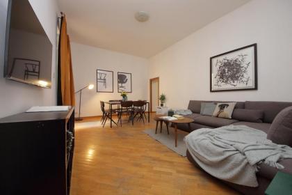 Giant Borghese Apartment - image 10