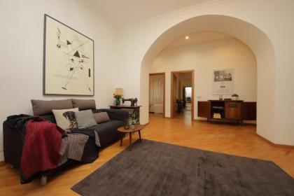 Giant Borghese Apartment - image 12