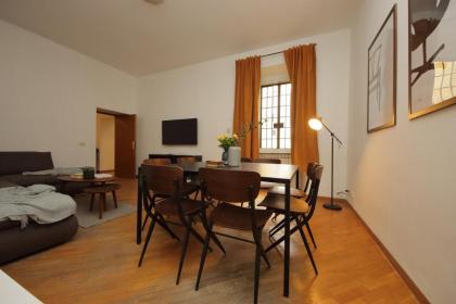 Giant Borghese Apartment - image 15