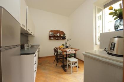 Giant Borghese Apartment - image 9