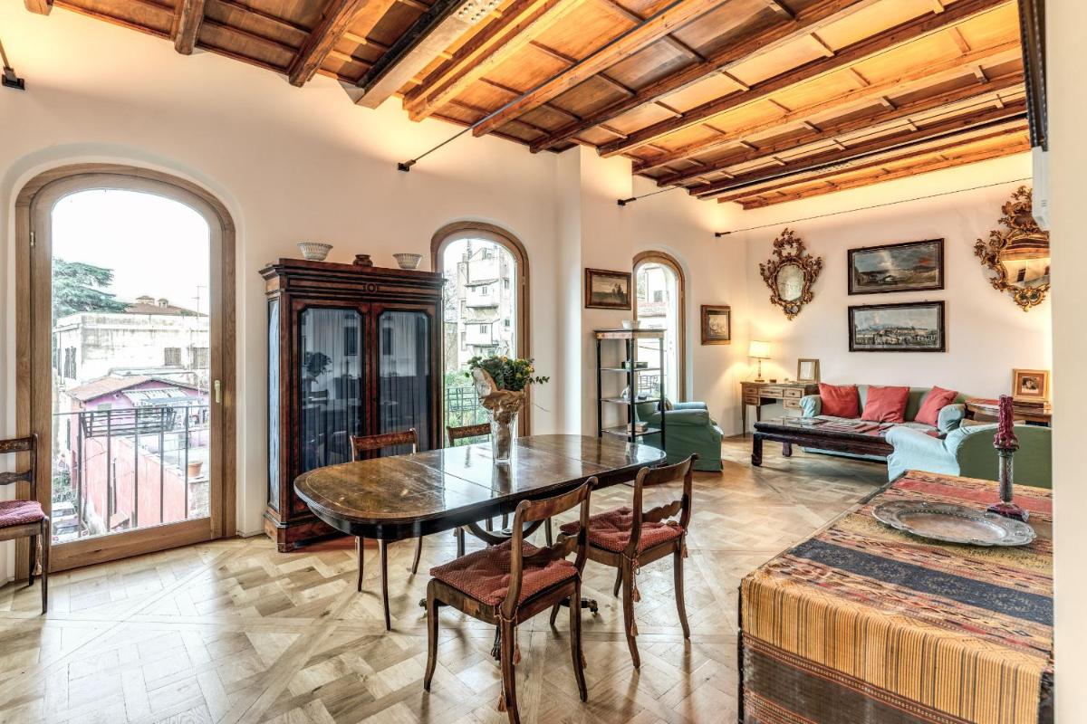 Trastevere Outstanding 4 BR Terraced Apartment - image 6