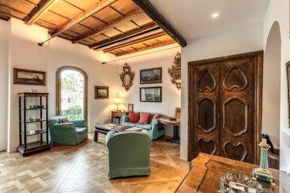 Trastevere Outstanding 4 BR Terraced Apartment - image 7