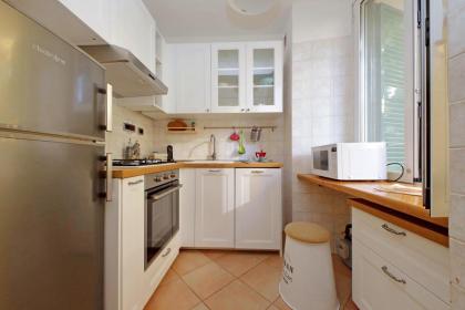 San Giovanni Cozy Apartment - image 12