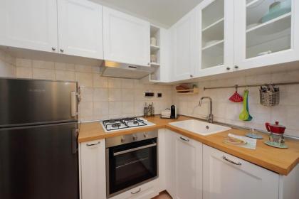 San Giovanni Cozy Apartment - image 14