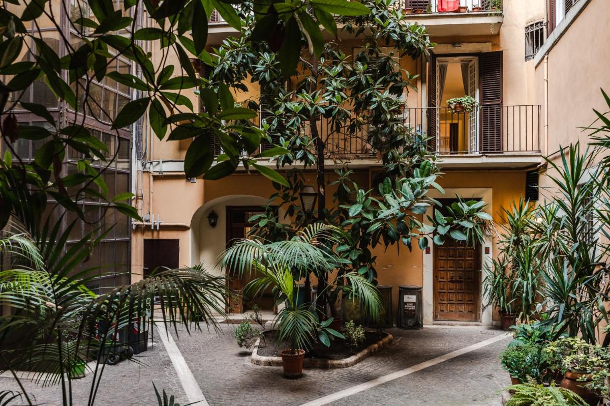 New Listing: La Magnolia A C Balcony Office Piazza Navona Spanish Steps - image 3